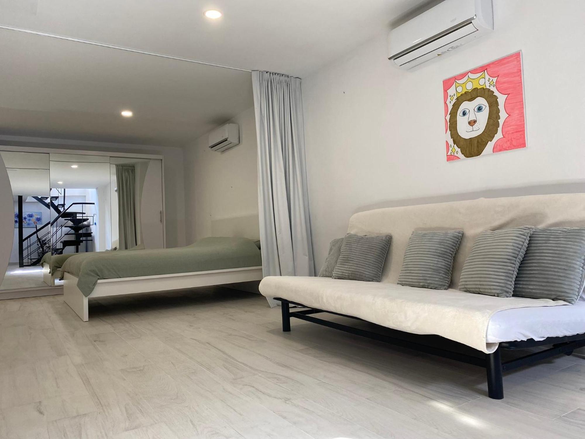 New - Mija Basement Loft Steps From - Perfect For Sun And Sport Seekers Ferienhaus *