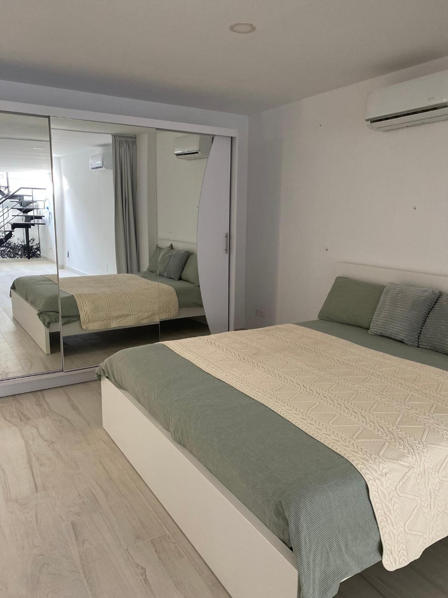 New - Mija Basement Loft Steps From - Perfect For Sun And Sport Seekers Ferienhaus *