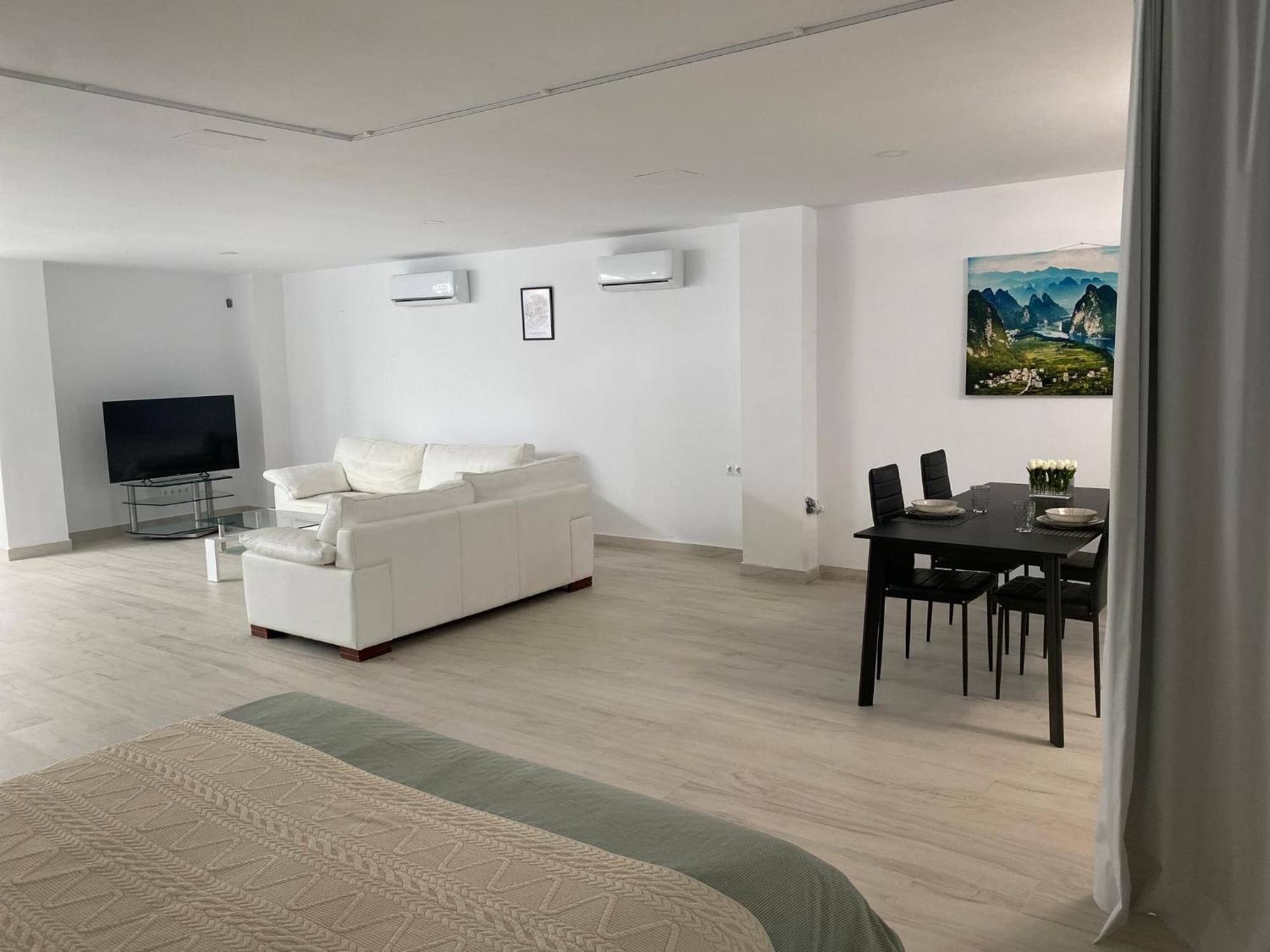 New - Mija Basement Loft Steps From - Perfect For Sun And Sport Seekers Ferienhaus